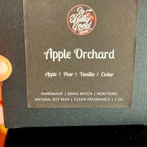 Handmade non-toxic soy wax candle 7 oz candle. Scent: apple orchard.